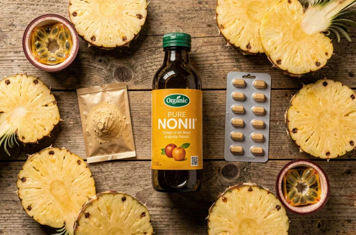 Comparaison des formes de jus de Noni bio : bouteille, poudre et gélules pour minceur